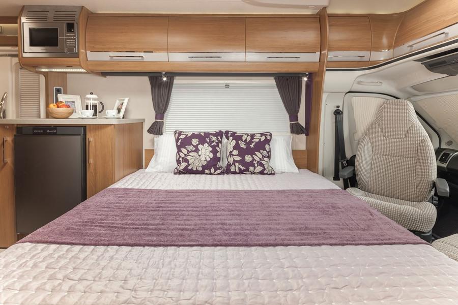 Интерьер Auto-Trail Tracker EKS 2014 года  (фото 4 из 6)